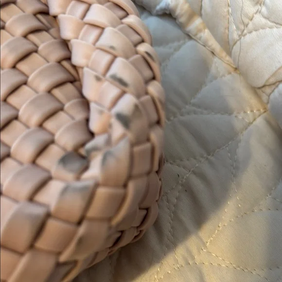 Elegant Woven Tote Bag in Blush Pink - Picture 7 of 9